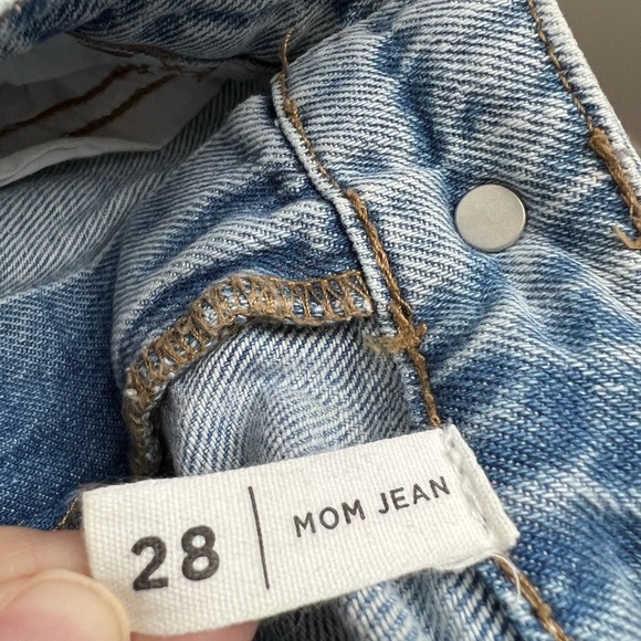 Pacsun Light Wash Distressed Ripped High Waist Mom Jeans Women’s Size 28/6 - Picture 5 of 7